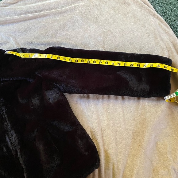 ๐ฅSEXY, soft๐FAUX FUR JACKET. 5 hook and eye closures. Like new. - Picture 7 of 8